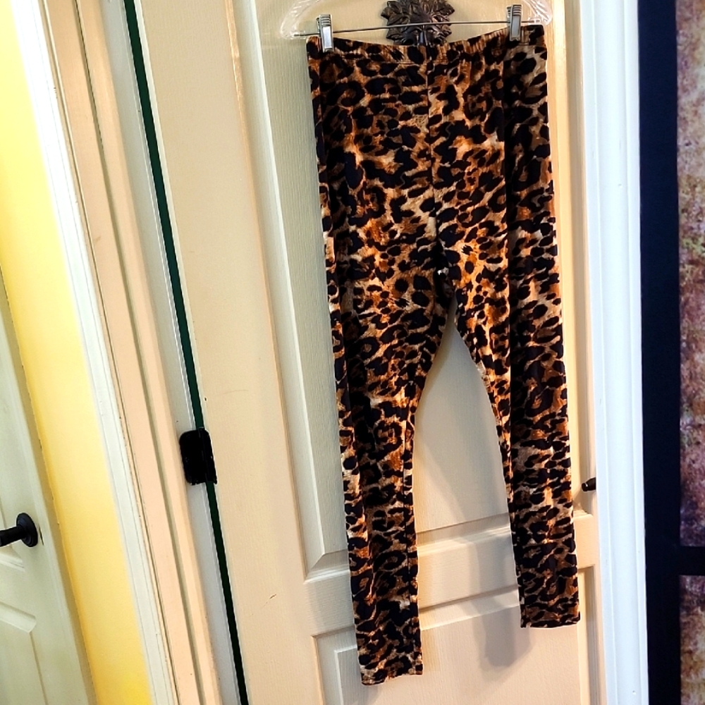 SENSATIONAL COLLECTION LEOPARD PRINT LEGGINGS
